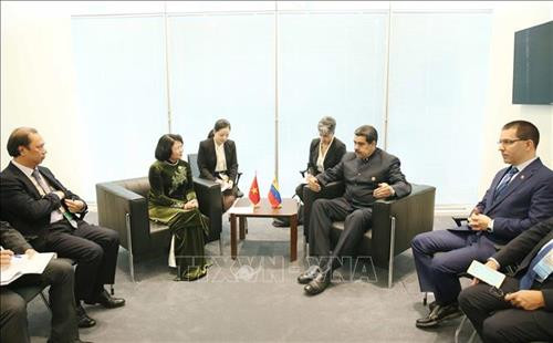 越南国家副主席邓氏玉盛会见委内瑞拉总统尼古拉斯·马杜罗。图自越通社
