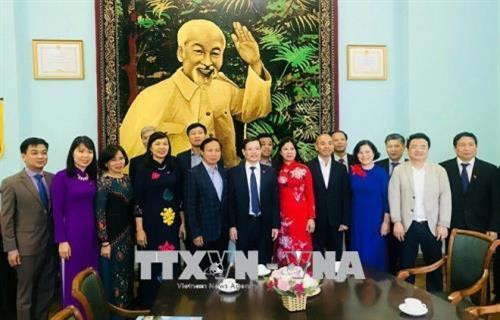 宣光省代表团会见越南驻俄罗斯大使馆人员。（图片来源：越通社）