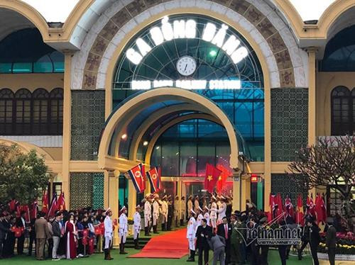 2019年2月,同登火车站有荣迎接首次访问越南并出席美朝领导人第二次会晤的朝鲜最高领导人金正恩。图自https://vietnamnet.vn 2019年2月,同登火车站有荣迎接首次访问越南并出席美朝领导人第二次会晤的朝鲜最高领导人金正恩。图自https://vietnamnet.vn