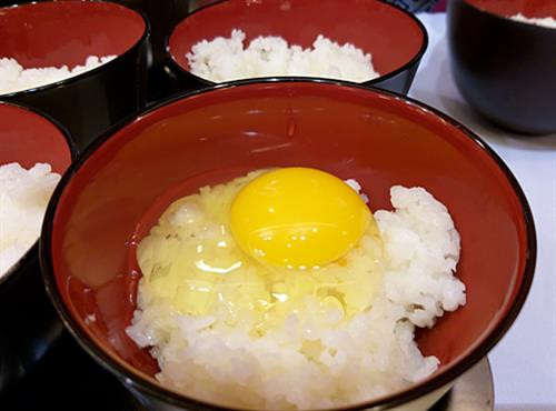 新鲜即食鸡蛋 图自vnexpress.net 新鲜即食鸡蛋 图自vnexpress.net