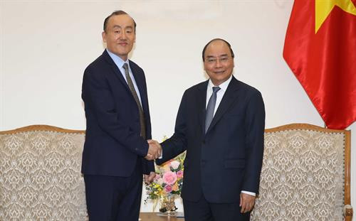 越南政府总理阮春福在河内会见世界卫生组织驻越南代表朴启东。图自越通社 越南政府总理阮春福在河内会见世界卫生组织驻越南代表朴启东。图自越通社