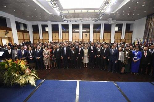 19个成员议会代表和APPF十个观察国参加。图自越通社