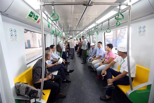 由中国企业承建的越南河内轻轨吉灵—河东线项目20日上午正式试运行。图自越通社