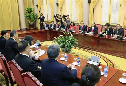 越南国家主席陈大光与中国最高人民法院院长周强举行会谈。（图片来源：越通社）