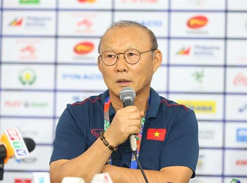 越南国家男足队主教练朴恒绪在2019年第30届东南亚运动会男子足球决赛前夕举行的新闻发布会上。图自互联网