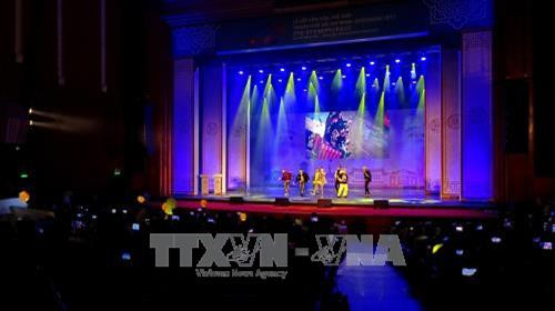 2017年胡志明市—庆州市世界文化节期间的文艺表演节目。（图片来源：越通社）