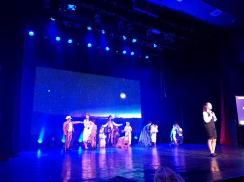 音乐剧《苦儿流浪记》再现弃儿雷米流浪人生中的种种变故。图自因特网