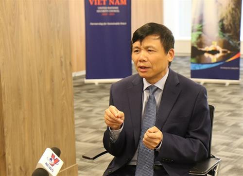 越南常驻联合国代表团团长邓廷贵接受越通社驻美国记者的专访。图自越通社