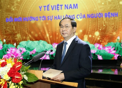 国家主席陈大光出席越南医生节62周年纪念典礼。(图片来源:越通社) 国家主席陈大光出席越南医生节62周年纪念典礼。(图片来源:越通社)