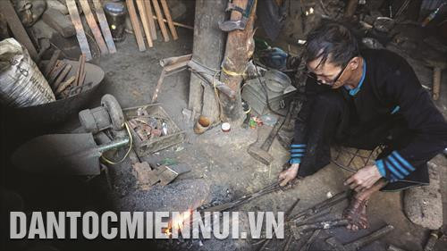 蒙族人锻造技术的首个特征为铁与钢之间的结合。