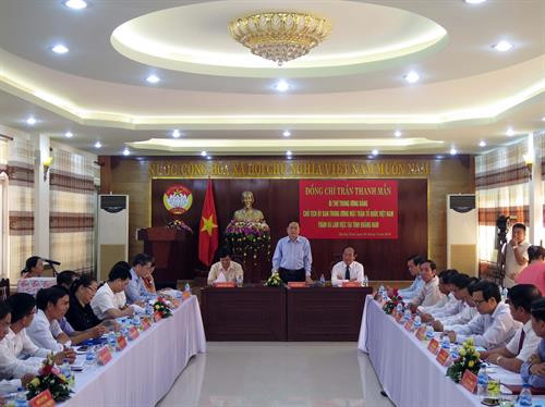 越南祖国阵线中央委员会主席陈青敏在会上发表讲话。(图片来源:越通社) 越南祖国阵线中央委员会主席陈青敏在会上发表讲话。(图片来源:越通社)