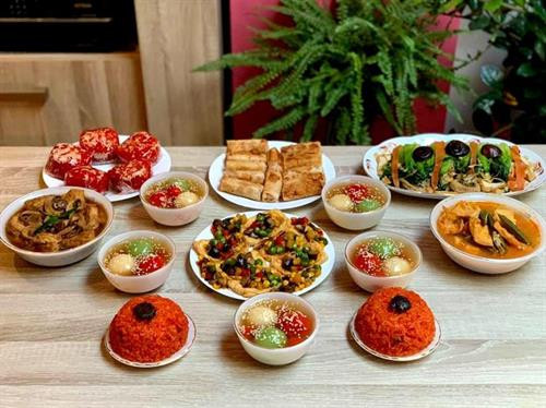 资料图：农历七月素食市场迎来生意火爆的高峰期。图自越通社
