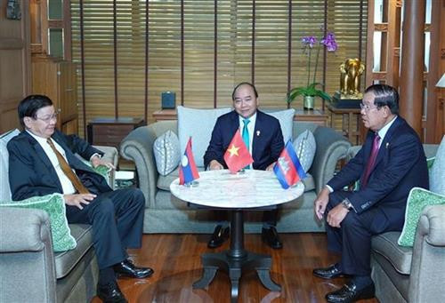 越南政府总理阮春福会见老挝总理和柬埔寨首相。图自越通社