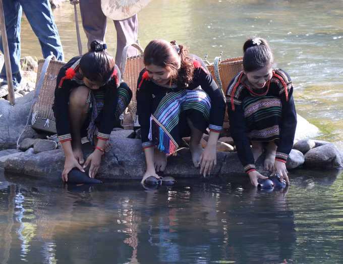 1-le cung ben nuoc-e de-khanh hoa-dang tuan.jpg