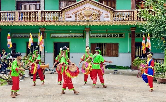 独特的高棉族斋儋鼓舞艺术。图自越通社