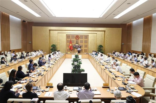 范明政就稳定宏观经济和抑制通胀率主持召开专家学者座谈会