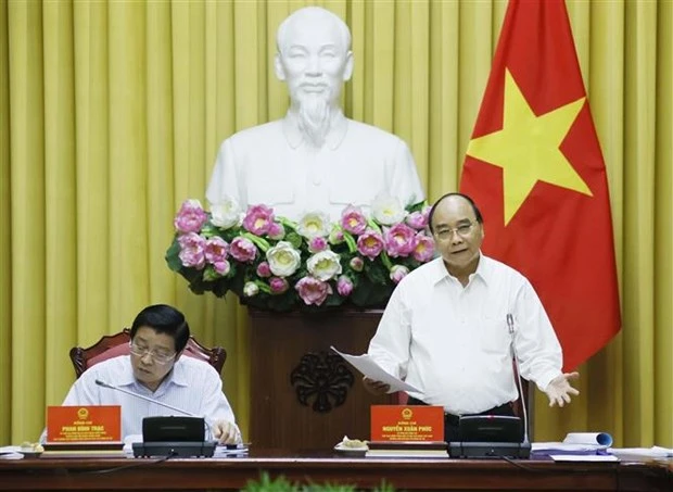 越南国家主席阮春福与建设法治国家提案指委会举行工作会议