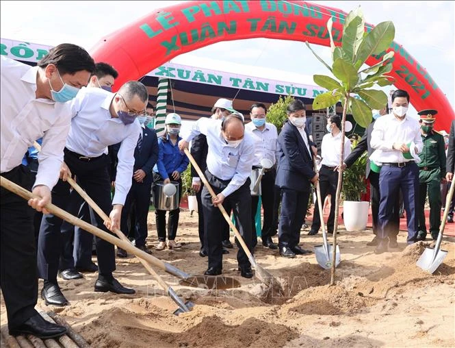 阮春福总理出席在富安省举行的永远铭记胡伯伯恩德植树节启动仪式