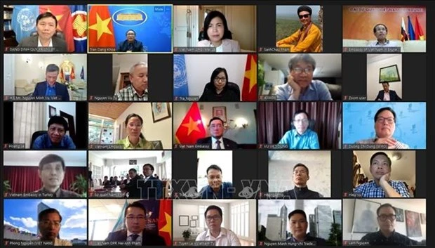 越南驻联合国代表团举行有关胡志明主席的诗歌座谈会