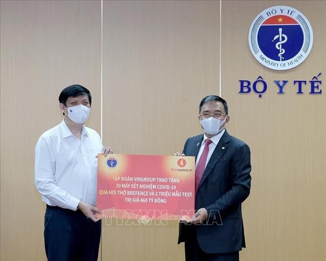 Vingroup捐赠总值达2000万美元的30台呼吸式新冠病毒检测仪