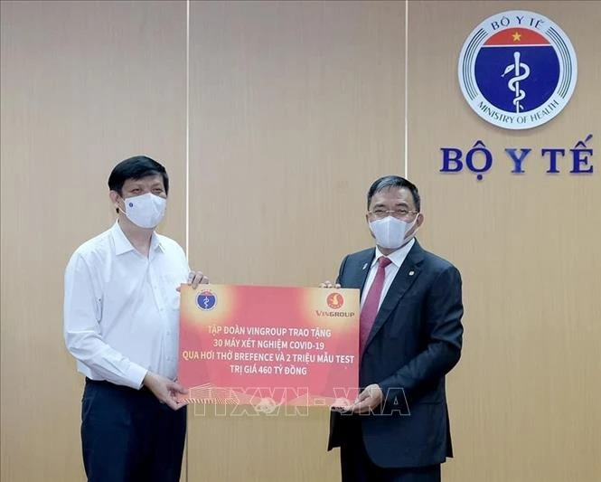 Vingroup捐赠总值达2000万美元的30台呼吸式新冠病毒检测仪