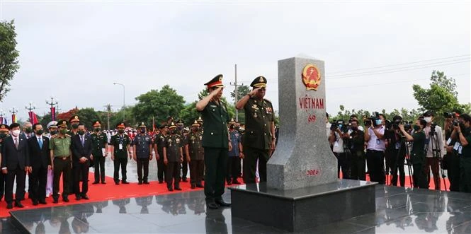 第一届越柬边境国防友好交流活动举行