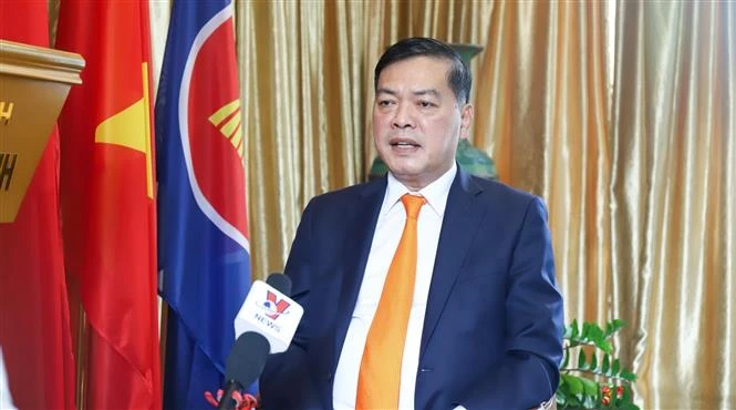 新加坡总统访越之旅有助于升格双边关系和深化两国战略伙伴关系