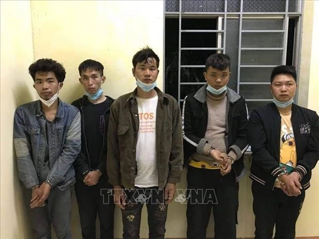 隆安省：逮捕非法出入越南国境的5名中国人