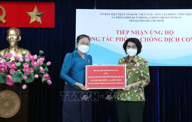 老挝阿苏破省向胡志明市新冠肺炎疫情防控工作提供援助