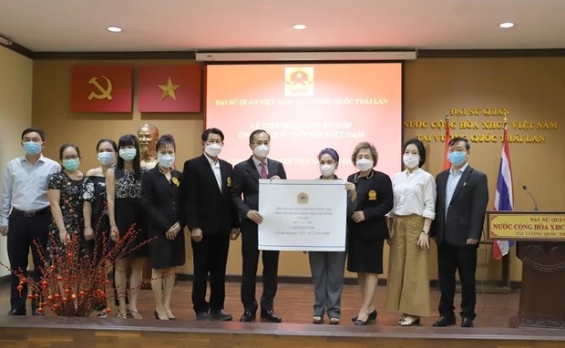 旅居泰国越南人为越南新冠疫苗基金会捐赠10多亿越盾