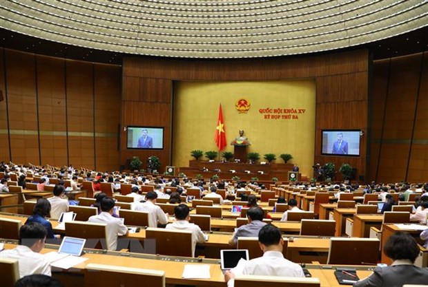 第十五届国会第三次会议第三个工作周：进行专题质询和回答质询问活动