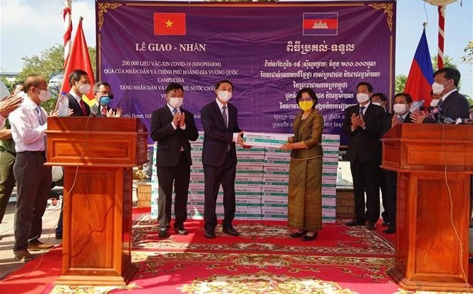 柬埔寨政府为越南捐赠20万剂新冠疫苗