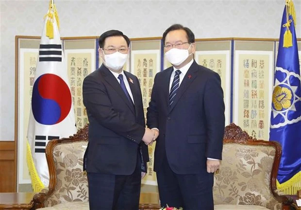 越南国会主席王廷惠会见韩国总理金富谦