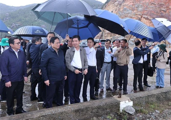 政府总理范明政对富安省部分重点工程进行实地检查