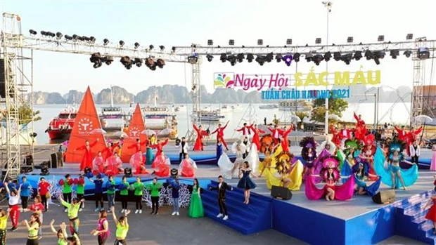 广宁省首次举行冬季狂欢节