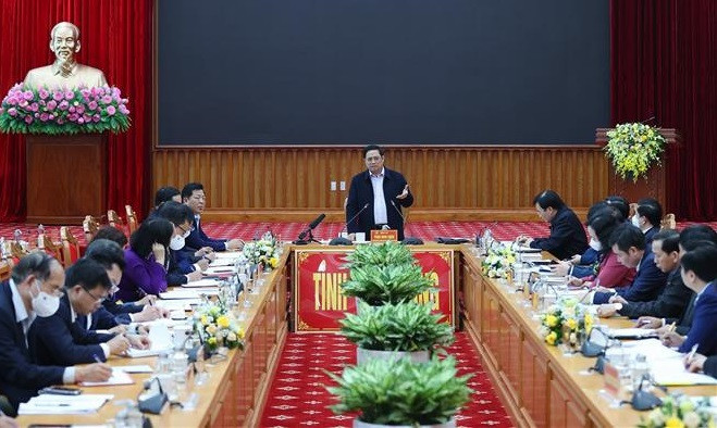 范明政总理与高平省领导举行工作会谈