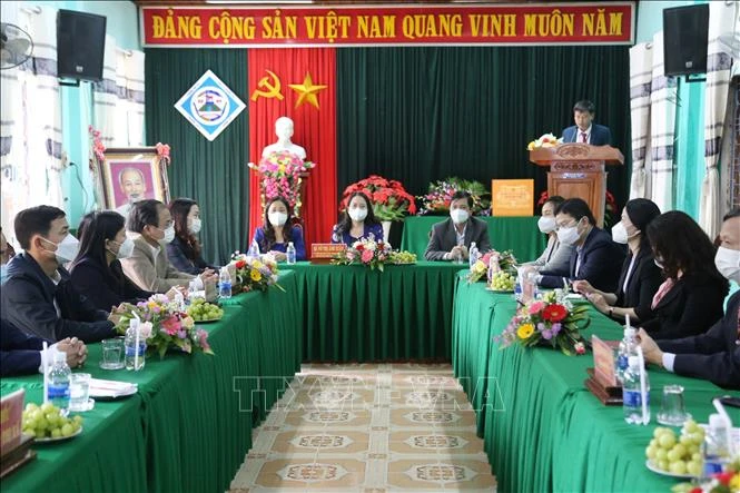 越南国家副主席武氏映春赴广治省调研 