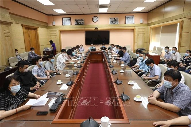 越南医疗队赴老挝协助新冠肺炎疫情防控工作：帮人如帮己