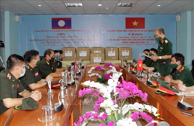 新冠肺炎疫情：老挝接收越南国防部提供的医疗物资