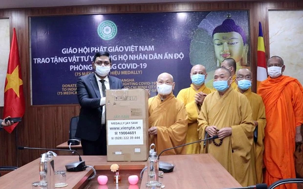 越南佛教协会向印度赠送用于抗击新冠肺炎疫情的医疗物资