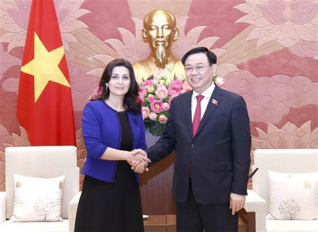 越南国会主席王廷惠分别会见保加利亚和匈牙利驻越南大使