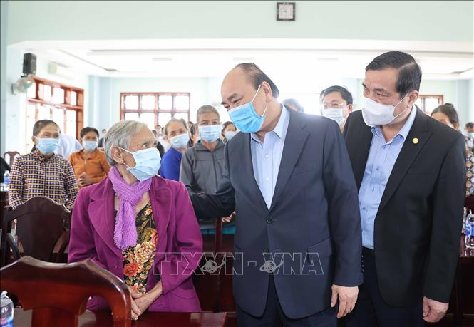 阮春福总理春节前走访慰问广南省优抚家庭和困难群众