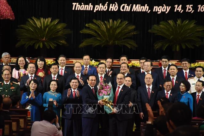 迎接党的十三大：越共胡志明市第十一次代表大会落幕