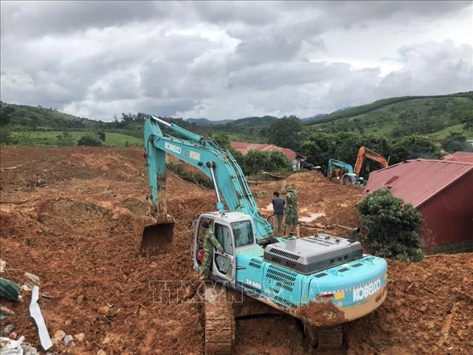 广治省向化县泥石流事故：已找到10具尸体 动员所有力量进入现场开展抢险救灾工作