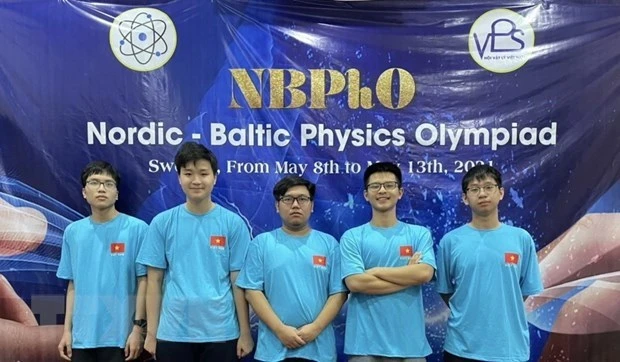 河内市学生在北欧-波罗的海物理奥林匹克竞赛中获得一金两银一铜