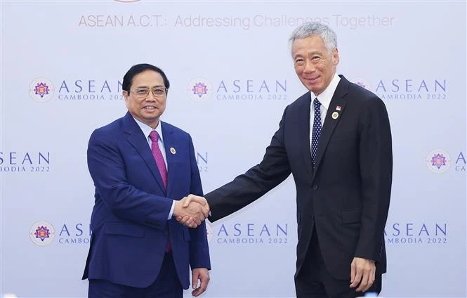 越南政府总理范明政会见新加坡总理李显龙