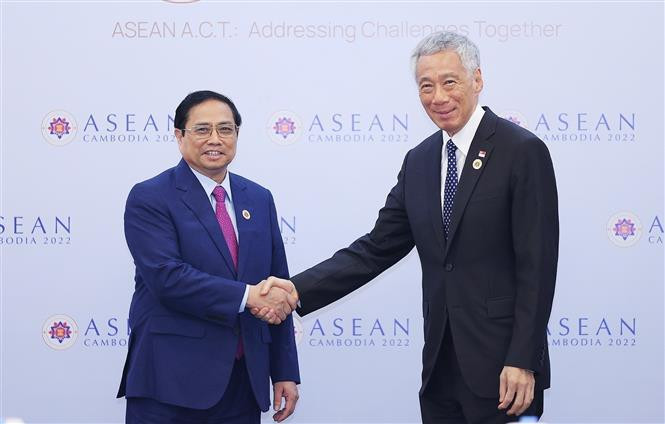 越南政府总理范明政会见新加坡总理李显龙