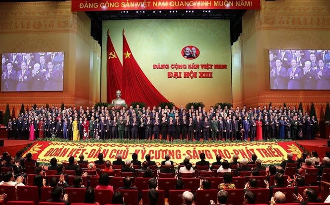 越南共产党第十三届中央委员会亮相 中央委员会以高度一致选举阮富仲同志为越共中央总书记
