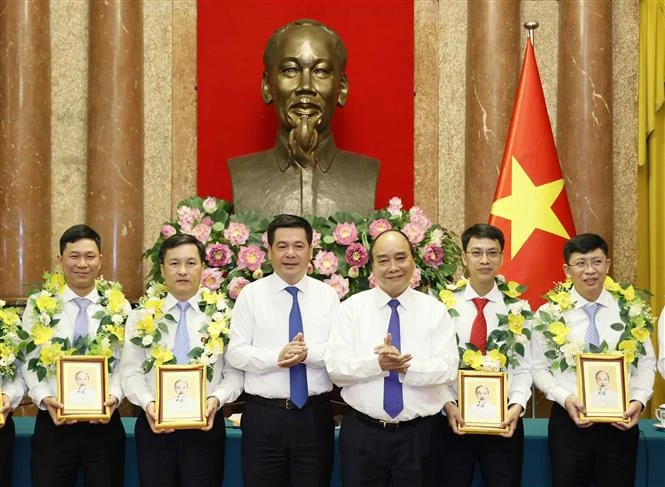 国家主席阮春福与油气行业典范人员会面