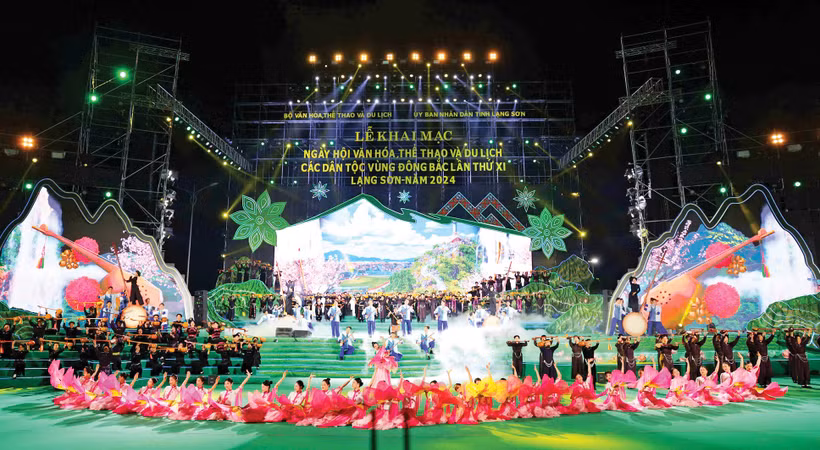 在第11届东北地区各民族文化体育旅游节开幕式上演出的第一个文艺节目